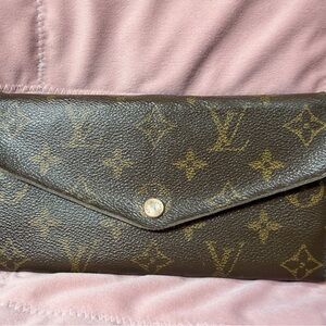 Louis Vuitton Sarah Wallet with Fuchsia interior Authentic